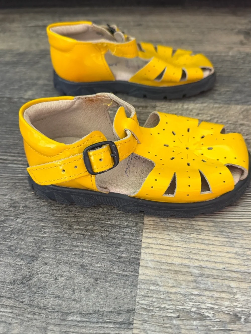 Elefanten Toddler Sandals Yellow Leather Buckle Strap EU 25 US 8 Ergonomic Shoes
